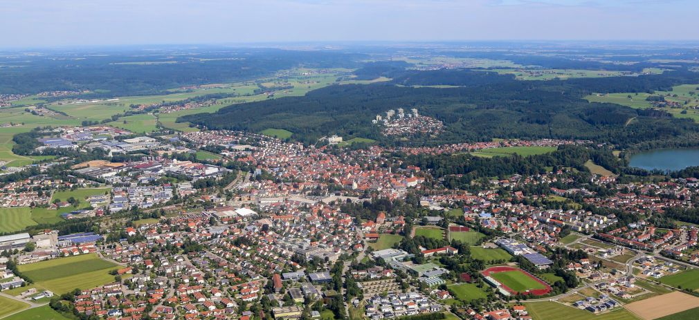 Flyerbild Mittlere Städte und Ländlicher Raum Luftbild von LeutkIrch im Allgäu