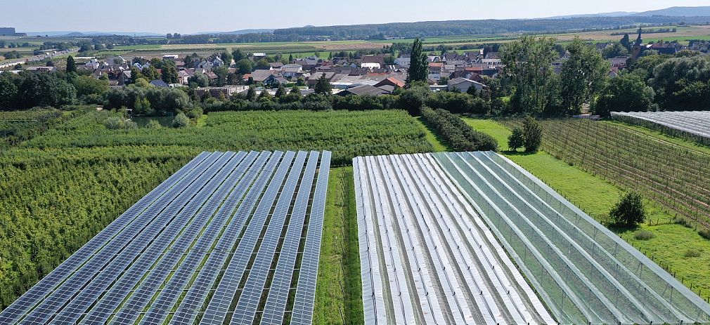 Flyerbild Photovoltaikanlagen gemeinsamt mit der Landwirtschaft umsetzen Photovoltaikanlage auf einer landwirtschaftlichen Fläche